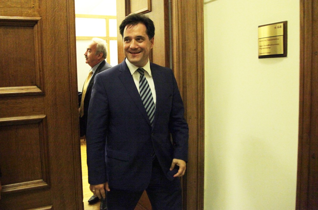 «Άρωμα» Σαμαρά στους 50 που υπέγραψαν την υποψηφιότητα του Άδωνι - Media