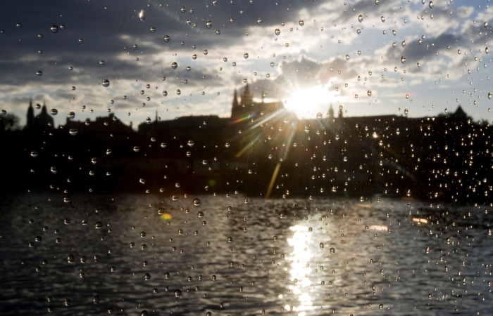 Λίγες βροχές και ζέστη - Media