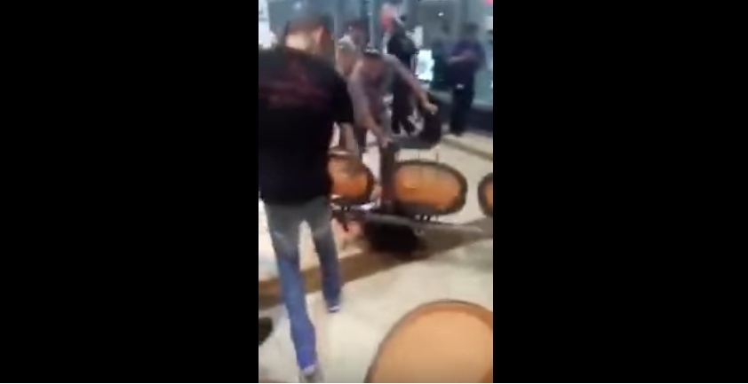 Φρίκη: Ισραηλινοί ξυλοκοπούν αιμόφυρτο μετανάστη νομίζοντας ότι είναι Παλαιστίνιος (ΣΚΛΗΡΟ VIDEO) - Media