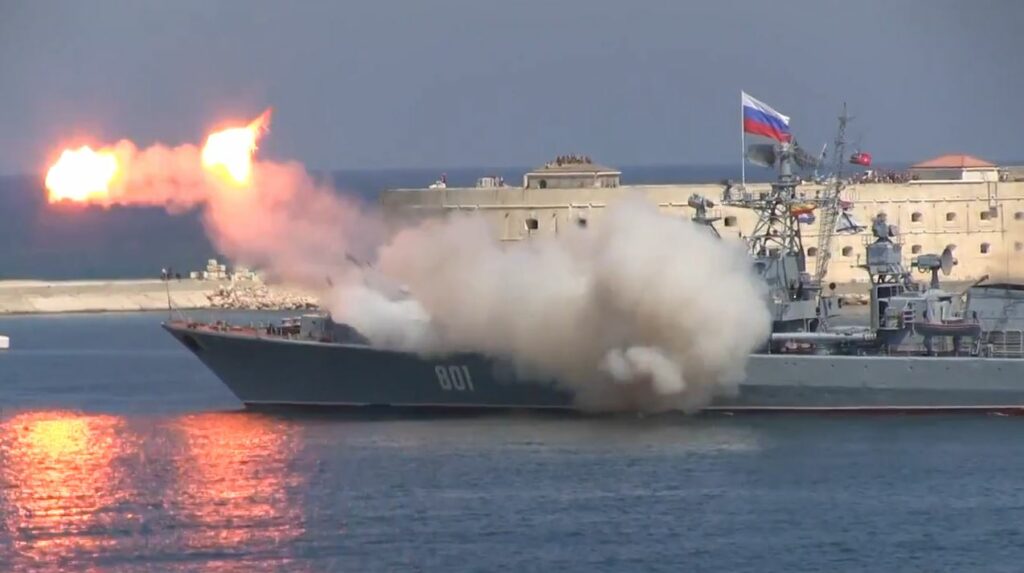 Οι Ρώσοι ξεκίνησαν ναυτικούς βομβαρδισμούς στη Συρία – Εξαπολύουν πυραύλους από την Κασπία θάλασσα (Photo/Video) - Media
