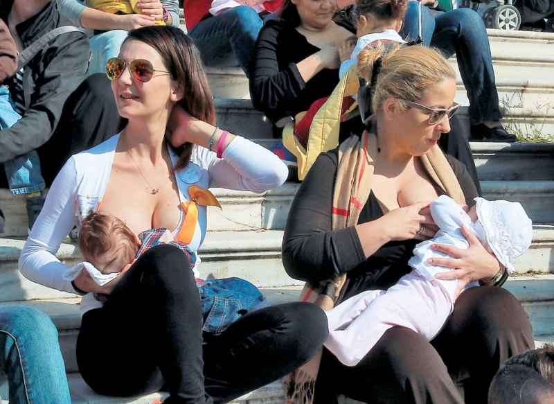 Δημόσιος Θηλασμός σε 50 πόλεις της Ελλάδας την Κυριακή - Media