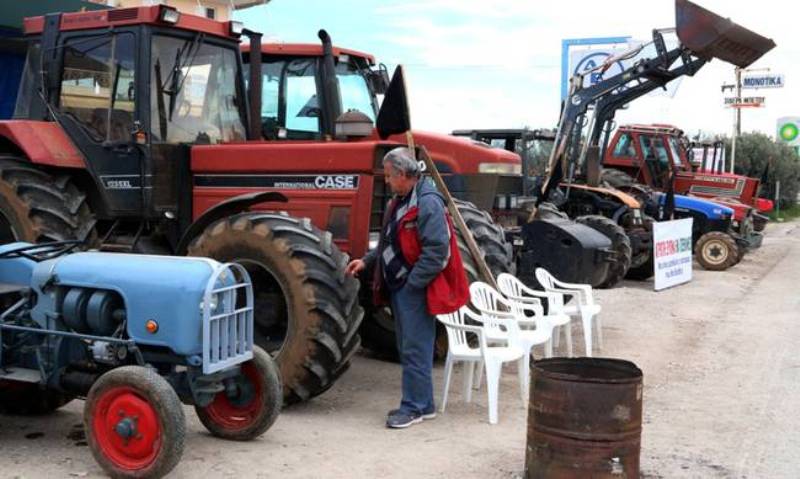 Ημαθία: Παραμένουν στο μπλόκο της Κουλούρας αγρότες και κτηνοτρόφοι του νομού - Media