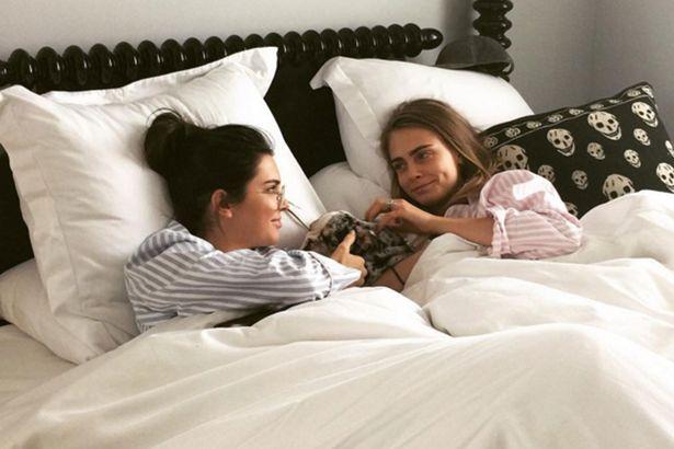 Kendall Jenner και Cara Delevingne: Οι καλύτερες φίλες μαζί στο κρεβάτι (Photo) - Media