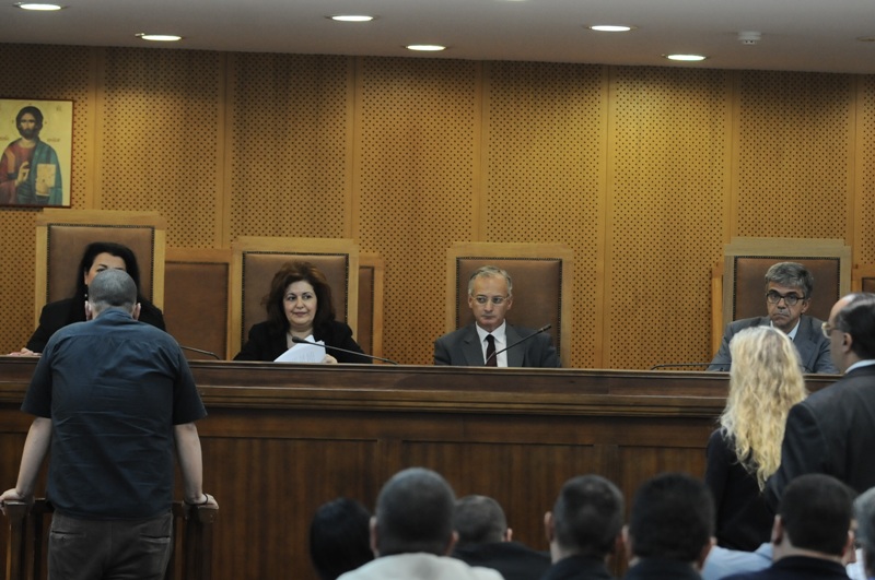 «Οι χρυσαυγίτες κυνηγούσαν την παρέα Φύσσα» κατέθεσε ο αστυνομικός που συνέλαβε τον Ρουπακιά - Media