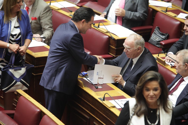 Τα… πήρε η Ντόρα με τον Λεβέντη για τον «γκαντέμη Μητσοτάκη» - Media