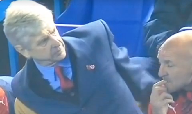 Δεν το... έχει με τα μπουφάν ο Βενγκέρ! (Video) - Media