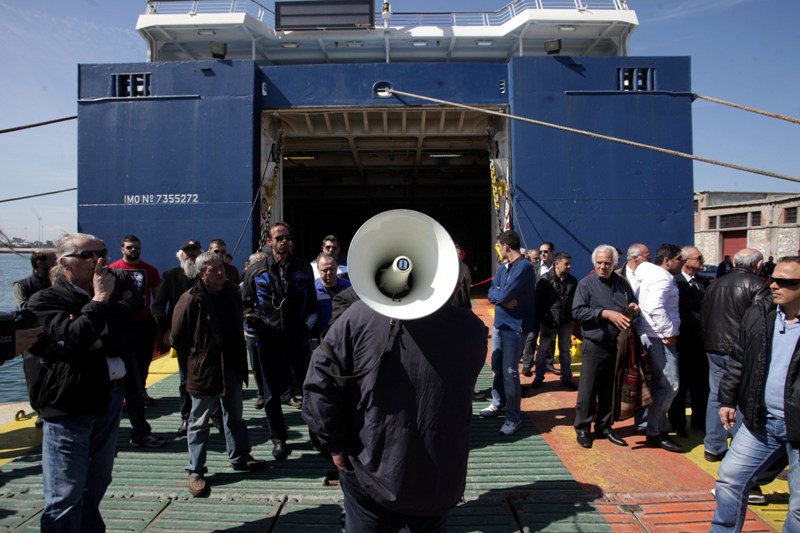 Tην καταβολή του δώρου Πάσχα από τις ναυτιλιακές, ζητούν οι ναυτικοί- Μπλόκο στη φόρτωση του «AQUA JEWEL» - Media