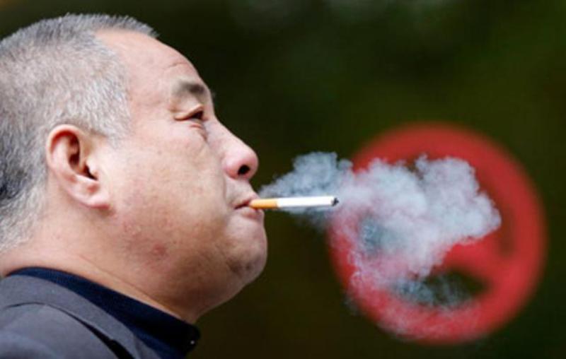 Ένας στους τρείς Κινέζους θα πεθάνει πρόωρα από το κάπνισμα - Media