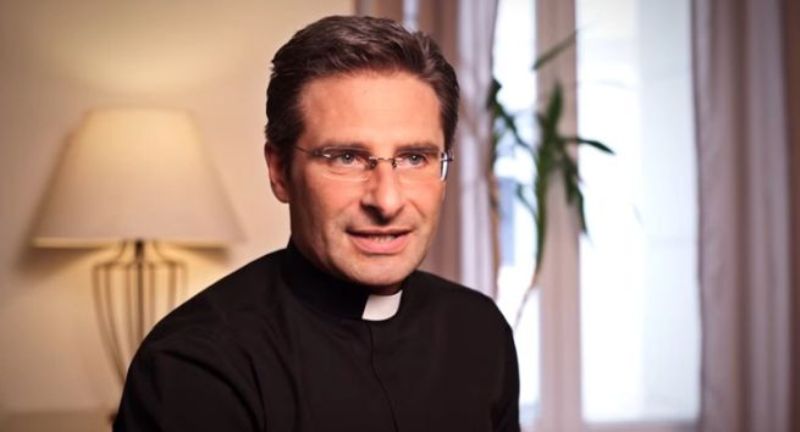 Υψηλόβαθμος κληρικός: Είμαι ένας ομοφυλόφιλος και ευτυχής ιερέας - Media
