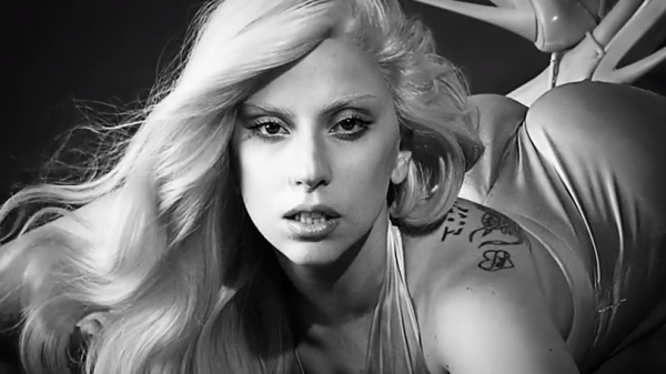Η Lady Gaga μιλάει για τη σεξουαλική κακοποίηση - Media