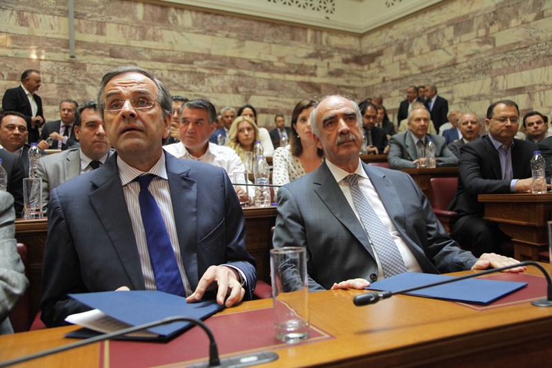 Ούτε κουβέντα δεν αντάλλαξαν Σαμαράς-Μεϊμαράκης στη Βουλή-Η υπόθεση Παπαμιμίκου - Media