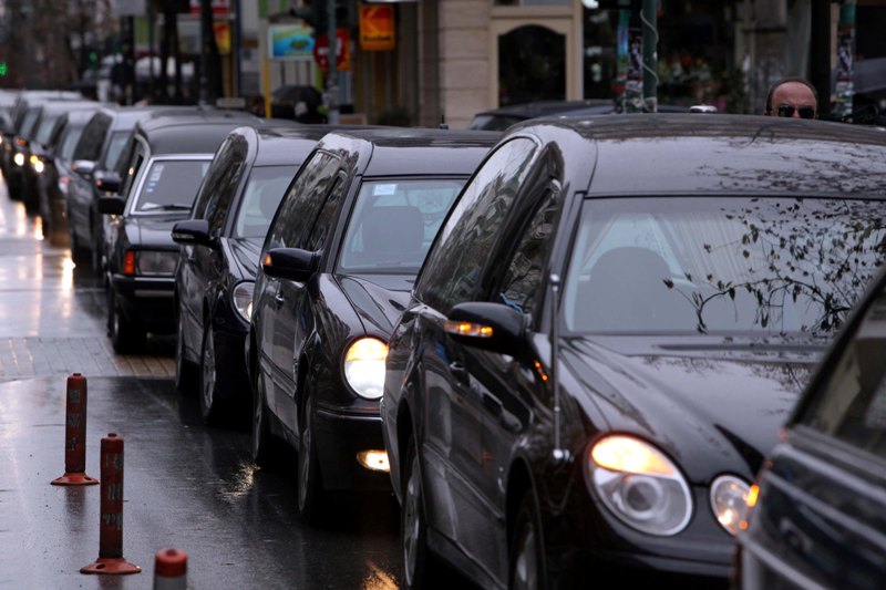 Έκρυβε μετανάστες στη… νεκροφόρα - Media