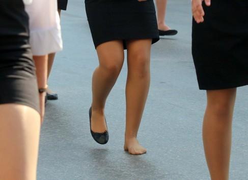 Με το… παπούτσι στο χέρι μαθήτρια στην παρέλαση της Θεσσαλονίκης (Photos) - Media