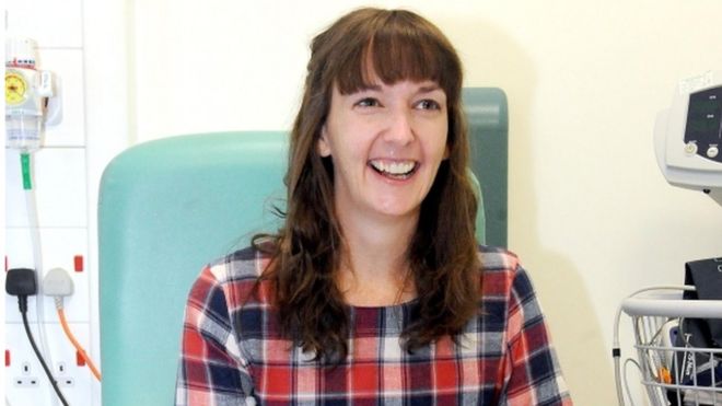 Ξανά στο νοσοκομείο, λόγω καθυστερημένης επιπλοκής, η Βρετανίδα νοσηλεύτρια που είχε μολυνθεί από Έμπολα - Media