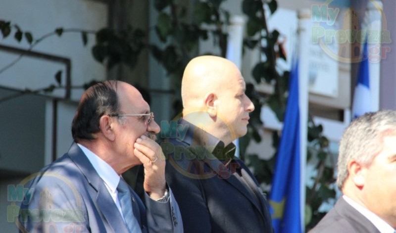 Πρέβεζα: Βουλευτής έφυγε διαμαρτυρόμενος από την εξέδρα των επισήμων λόγω της παρουσίας της Χρυσής Αυγής (Video & Photos) - Media