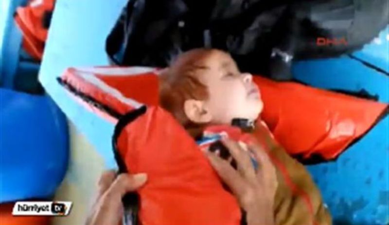 Η συγκλονιστική διάσωση ενός μωρού 18 μηνών από Τούρκο ψαρά στο Αιγαίο (Video) - Media