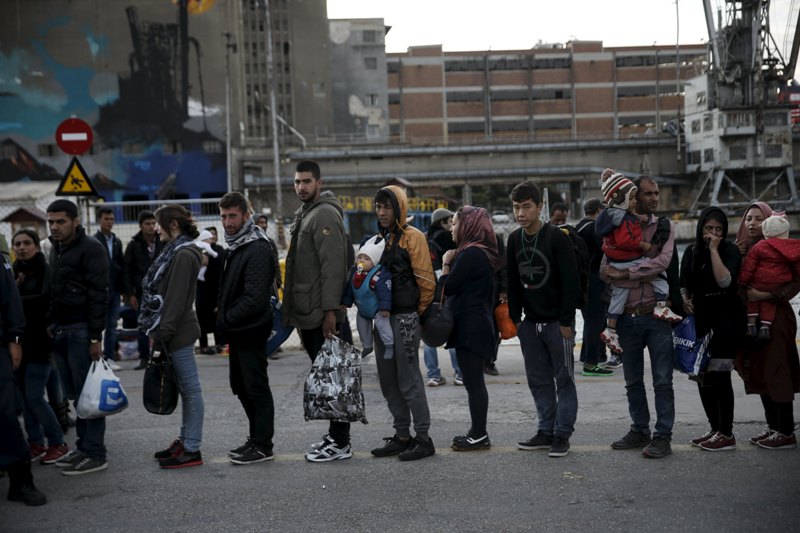 Ελληνικός Ερυθρός Σταυρός: 10.000 δέματα με ξηρά τροφή και είδη πρώτης ανάγκης για τους πρόσφυγες - Media