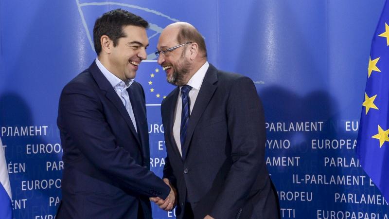 Τσίπρας - Σουλτς συζήτησαν για την αξιολόγηση του μνημονίου και το προσφυγικό - Media