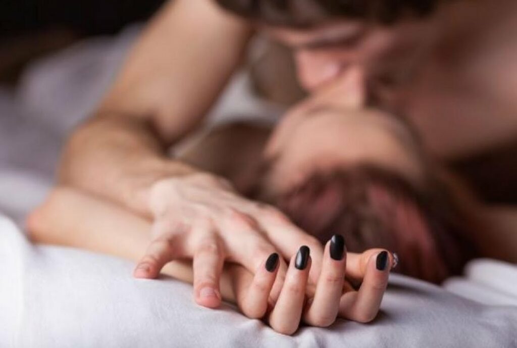 Πόσο «πρέπει» τελικά να διαρκεί το σεξ;  - Media