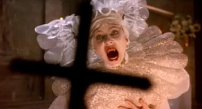 Η νέα μόδα για την ανόρθωση στήθους λέγεται «μέθοδος του βρικόλακα» (Photos) - Media