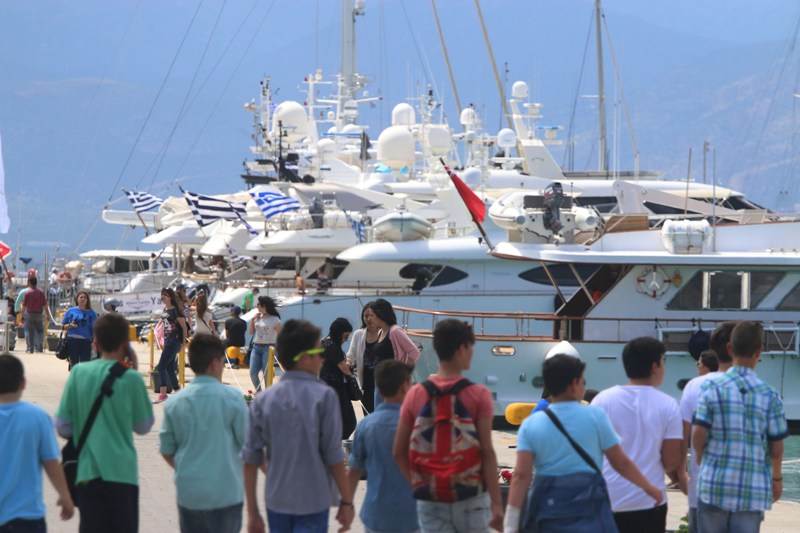 Νεκρή 26χρονη σε πολυτελή θαλαμηγό στη Βουλιαγμένη - Media