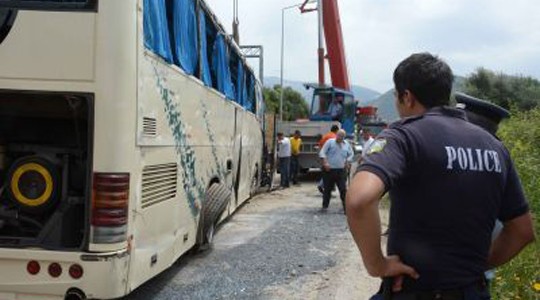 Φορτηγό συγκρούστηκε με λεωφορείο ΚΤΕΛ – Ένας νεκρός και μία τραυματίας - Media