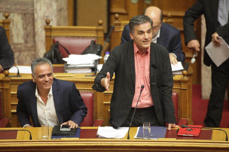 Ο Ευκλείδης Τσακαλώτος… ραπάρει πάνω σε μια μεγάλη επιτυχία των 90s! (Videos) - Media