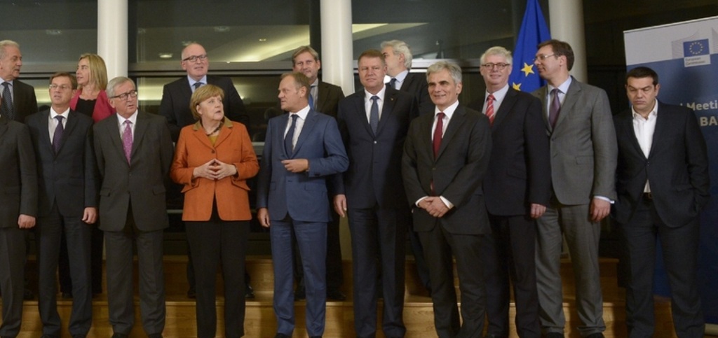 Ο Τσίπρας απομονωμένος και συνοφρυωμένος στη «μίνι» Σύνοδο Κορυφής για τους πρόσφυγες (Photo) - Media