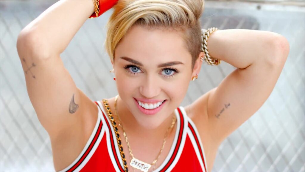 Ακόμη μια προκλητική εμφάνιση από την Miley Cyrus (Photo) - Media