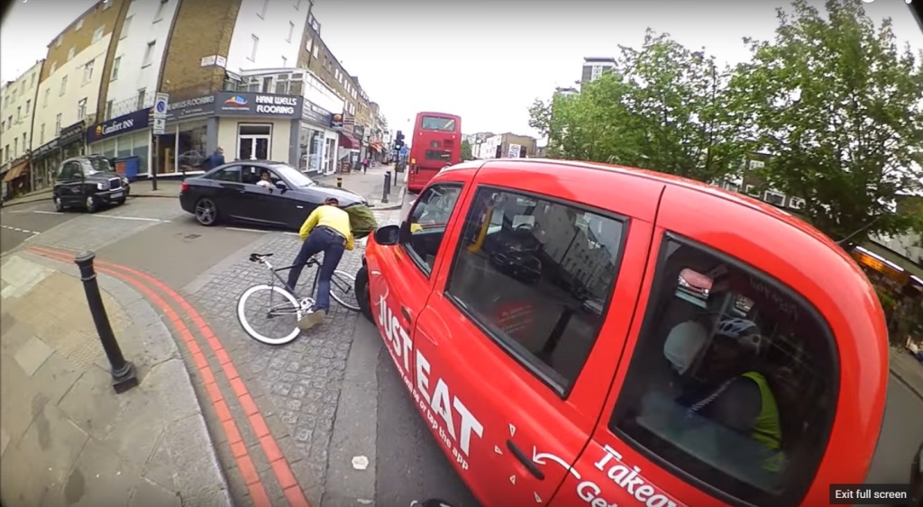 Το βίντεο που δίχασε το internet: Ποιος φταίει, ο ταξιτζής ή ο ποδηλάτης; (Video) - Media