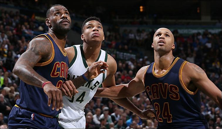 Ύμνοι Λεμπρόν Τζέιμς για Αντετοκούνμπο (Video) - Media