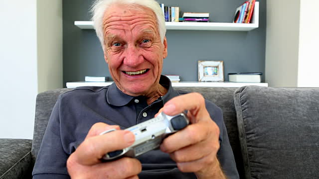 Αν είσαι πάνω από 50, παίξε ηλεκτρονικά παιχνίδια! Κάνει καλό! - Media