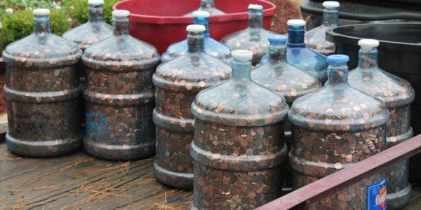 Επί 40 χρόνια μάζευε μονόλεπτα – Τελικά αποφάσισε να τα πάει στην τράπεζα (Photos) - Media