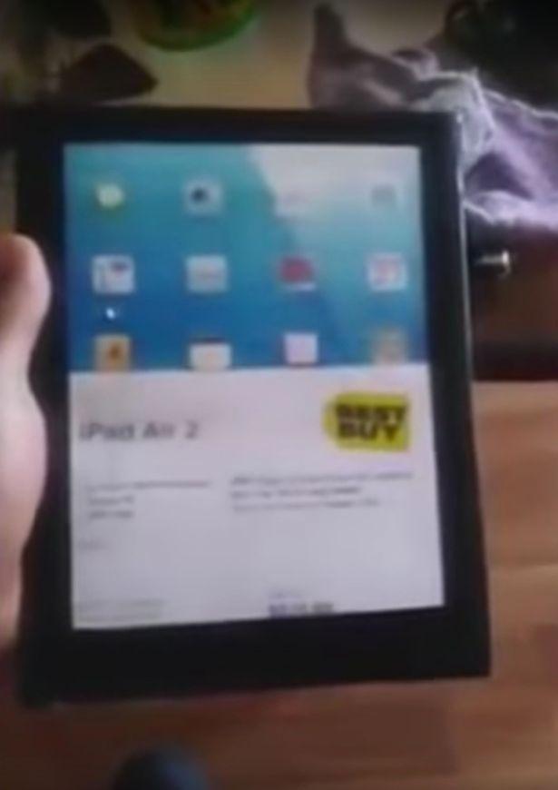Αγόρασε iPad από δημοπρασία στο internet αλλά αυτό που παρέλαβε ήταν σκέτη απογοήτευση (Video) - Media