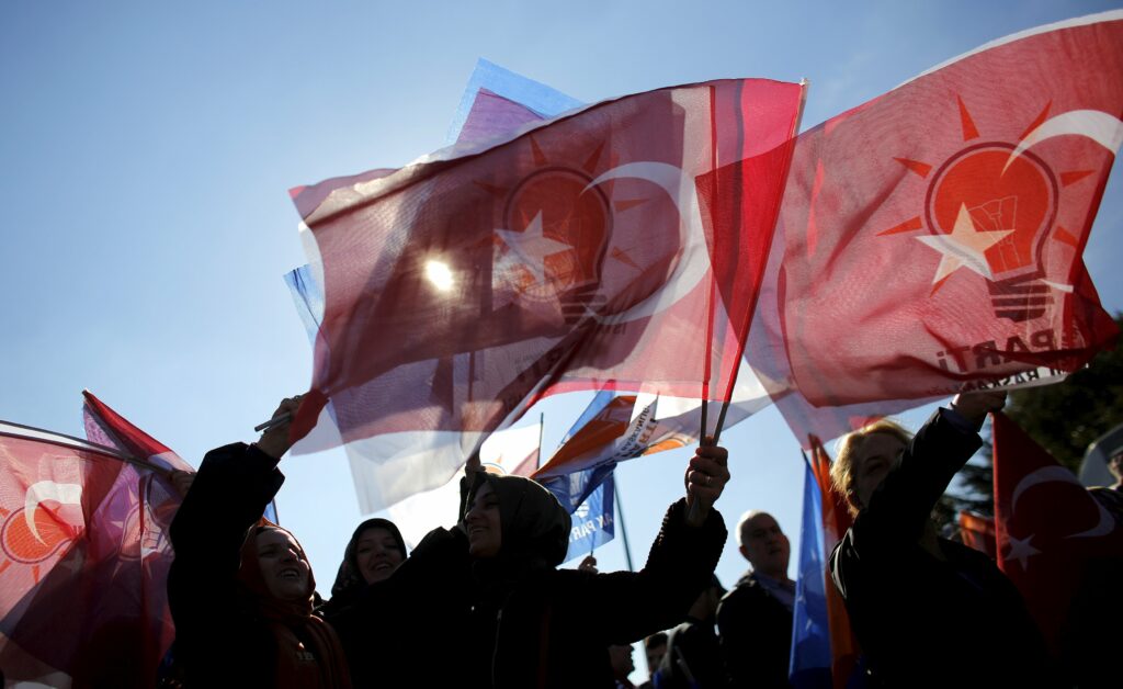 Απορρίπτει η Άγκυρα τις επικρίσεις για «φίμωση» του Τύπου – Συγκρούσεις στην Νοτιοανατολική Τουρκία - Media