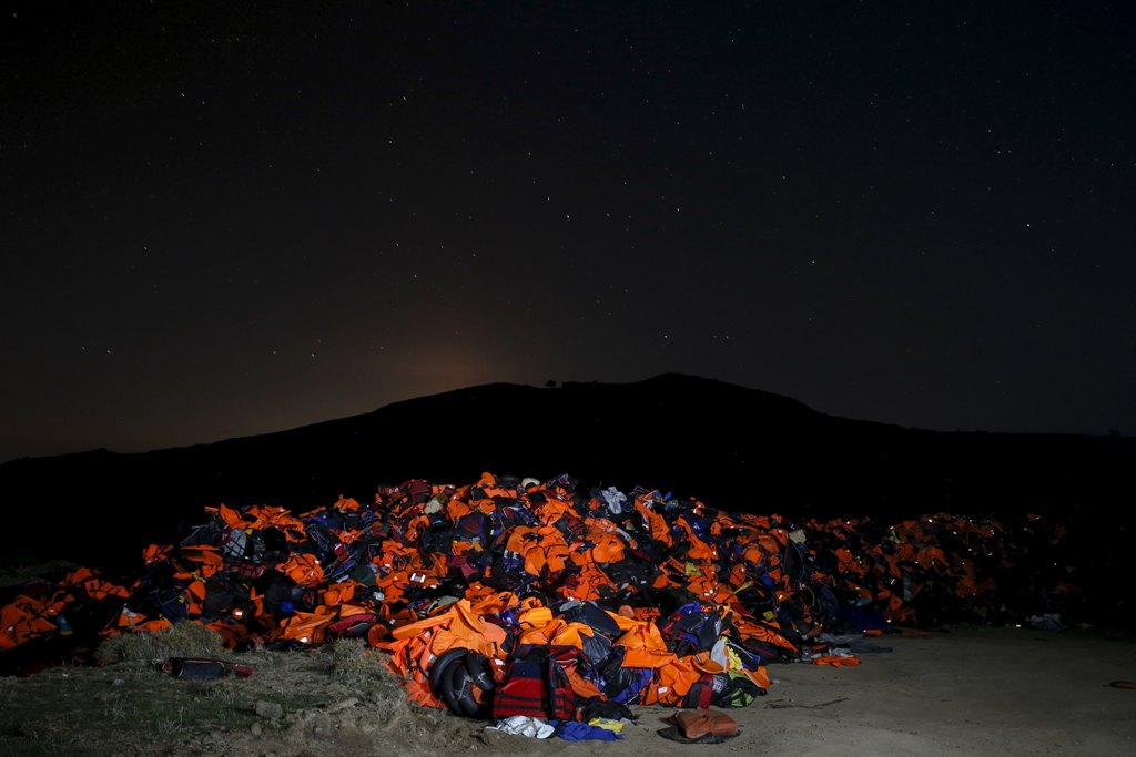 Ψάχνουν χώρο για την ταφή των νεκρών προσφύγων στη Λέσβο – Κι άλλη σορό ξέβρασε η θάλασσα - Media