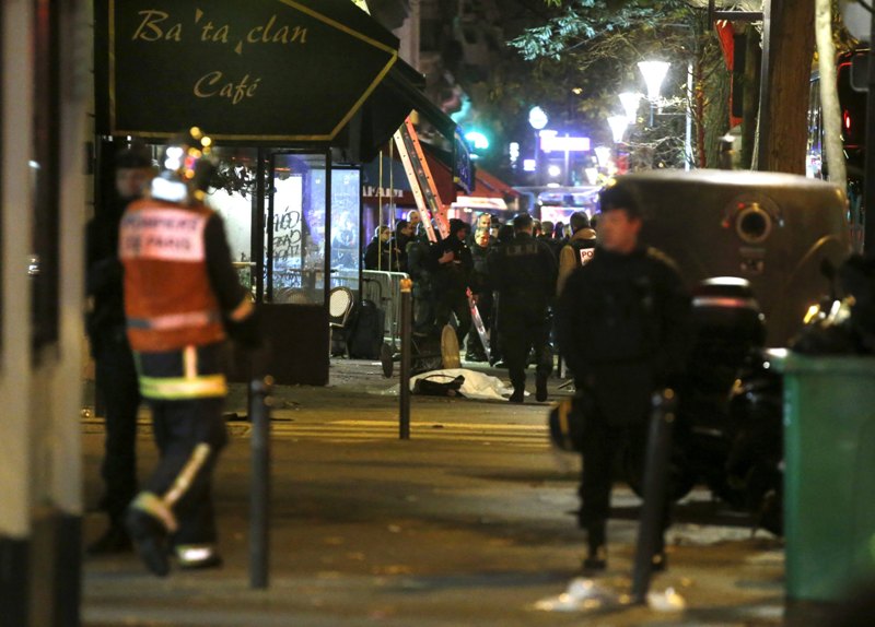 Βίντεο δημοσιογράφου της Le Monde σοκάρει – Οι σκηνές φρίκης στην έξοδο κινδύνου του Bataclan (ΣΚΛΗΡΕΣ ΕΙΚΟΝΕΣ) - Media