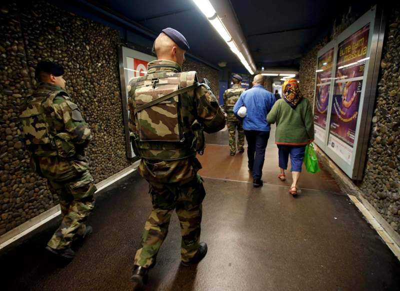 Ανθρωποκυνηγητό στη Γαλλία για όσους ευθύνονται για το μακελειό στο Παρίσι - Media