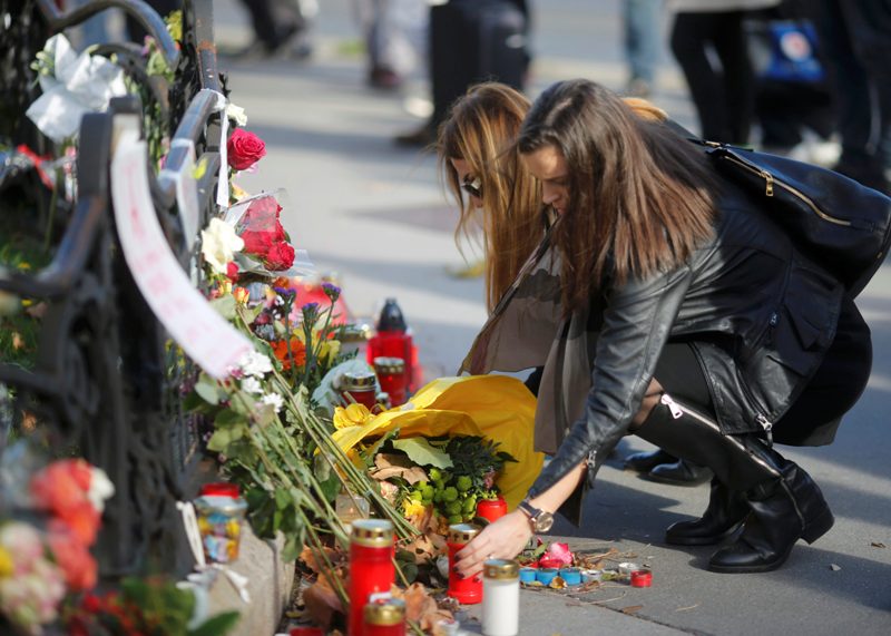 Όλη η Ευρώπη τήρησε ενός λεπτού σιγή στη μνήμη των θυμάτων (Photos) - Media