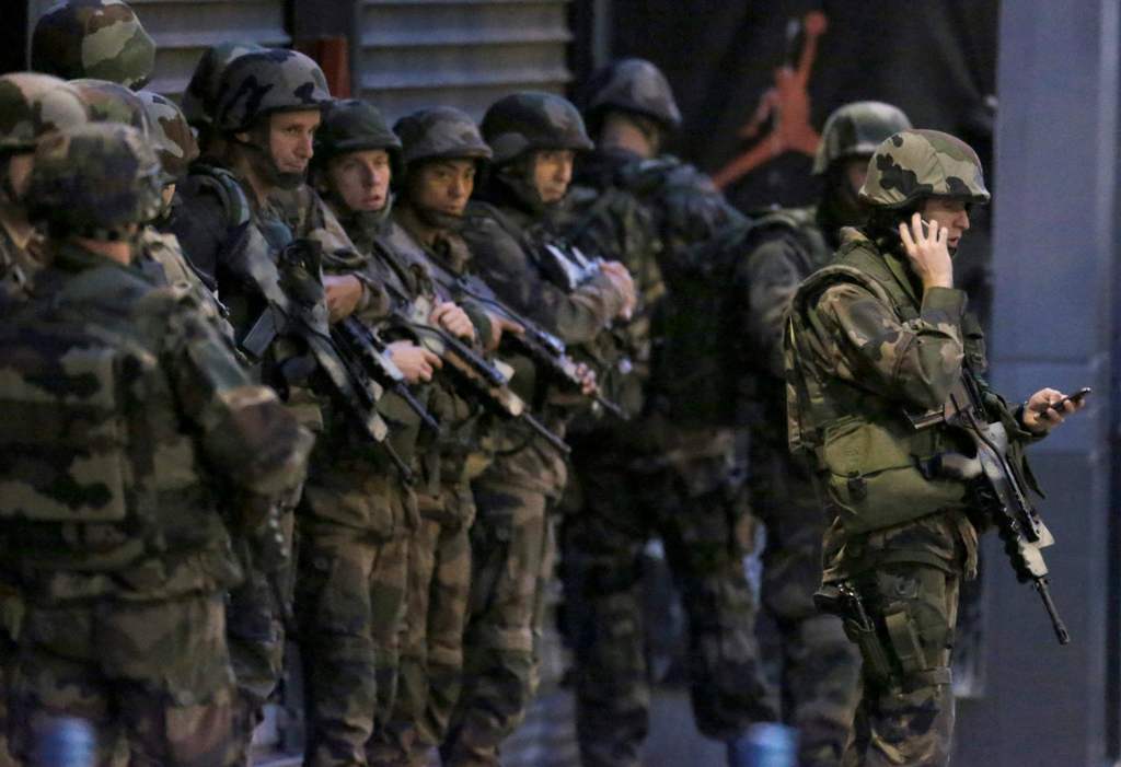 Ξαδέρφη του «εγκεφάλου» της επίθεσης στο Παρίσι η γυναίκα που ανατινάχθηκε στο Saint Denis (Photos/Video) - Media