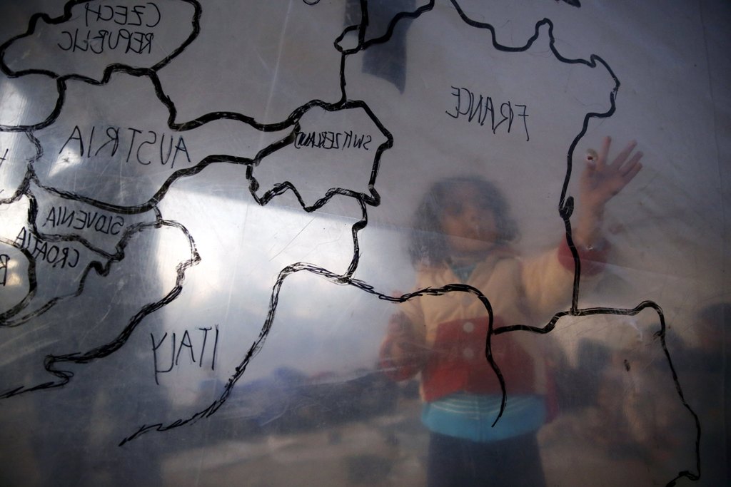 Μεγάλη αστυνομική επιχείρηση σε Λέσβο και Αττική κατά κυκλώματος διακίνησης προσφύγων - Media