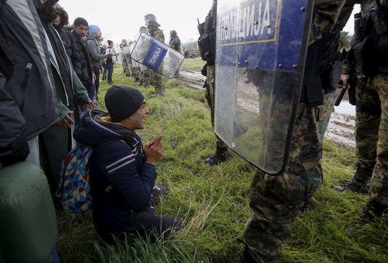 Τραγική η κατάσταση στην Ειδομένη - Στο έλεος του καιρού και της σκληρότητας των Σκοπιανών χιλιάδες πρόσφυγες (Video – Photos) - Media