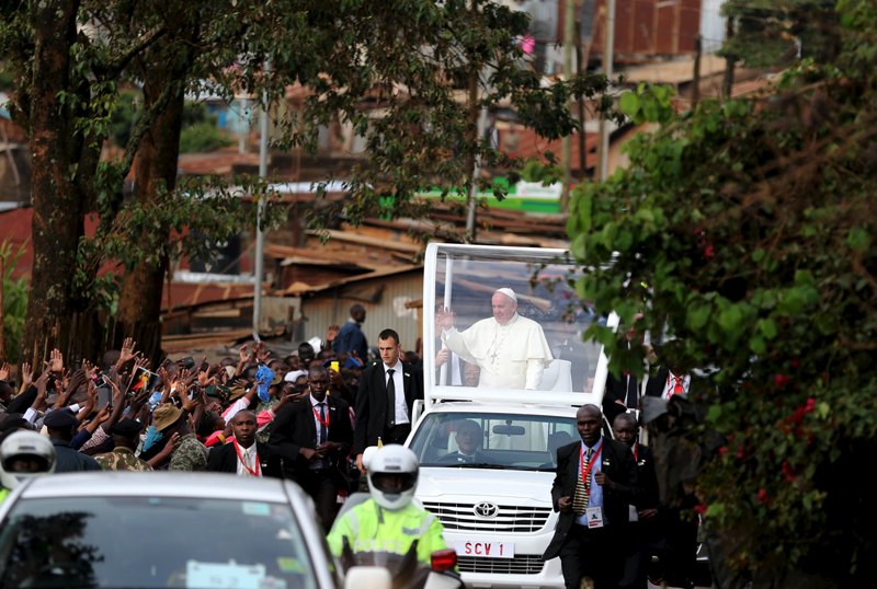 Σε παραγκούπολη ο Πάπας – Επίθεση κατά των ελίτ που συγκεντρώνουν εξουσία και πλούτη (Photos) - Media