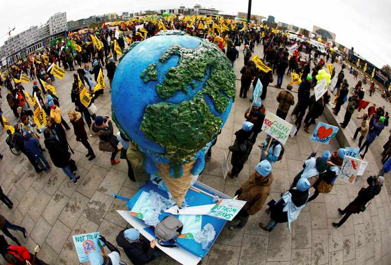 Πρωτοφανή μέτρα ασφαλείας στο Παρίσι στη διάσκεψη για το κλίμα – Κινητοποιήσεις σε ολόκληρο τον κόσμο (Photos) - Media Gallery 13
