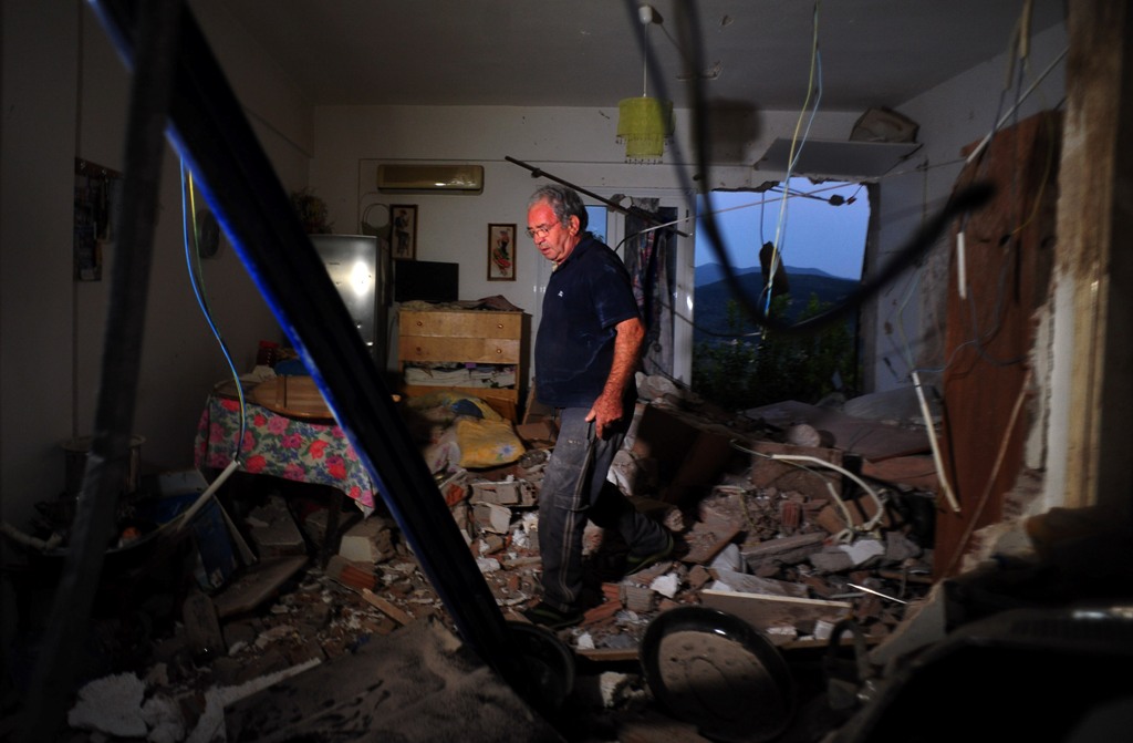 Η Λευκάδα μετρά τις πληγές της μετά τον φονικό σεισμό - Νεκρές δύο γυναίκες -Ζημιές σε σπίτια και οδικό δίκτυο (Photos) - Media