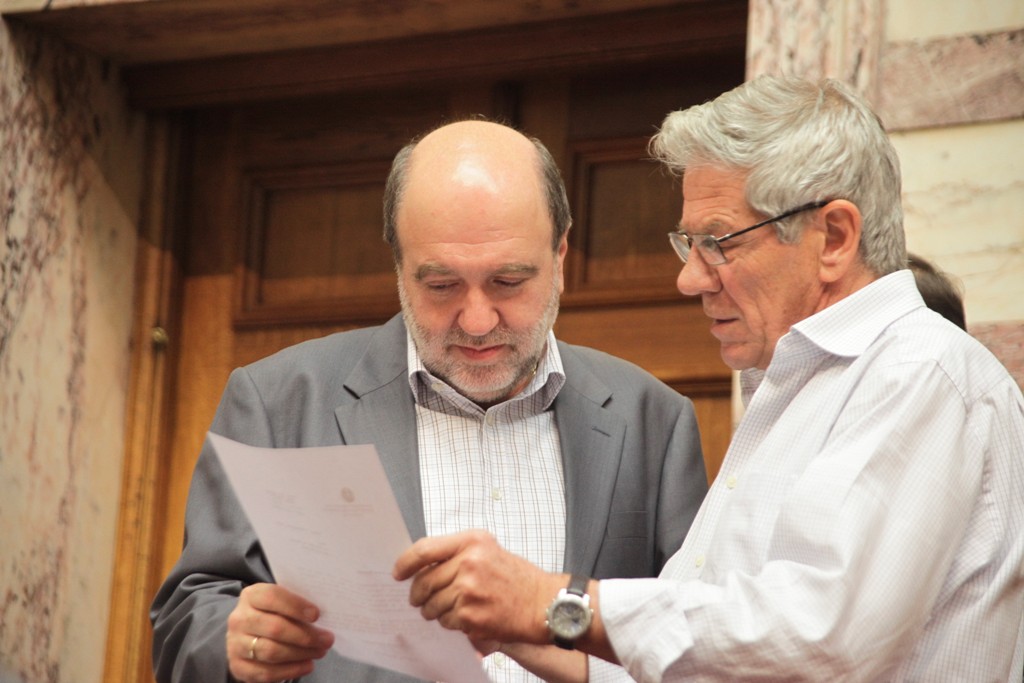 Αλεξιάδης: Η κυβέρνηση προτίθεται να επανεξετάσει το θέμα του κρασιού - Media