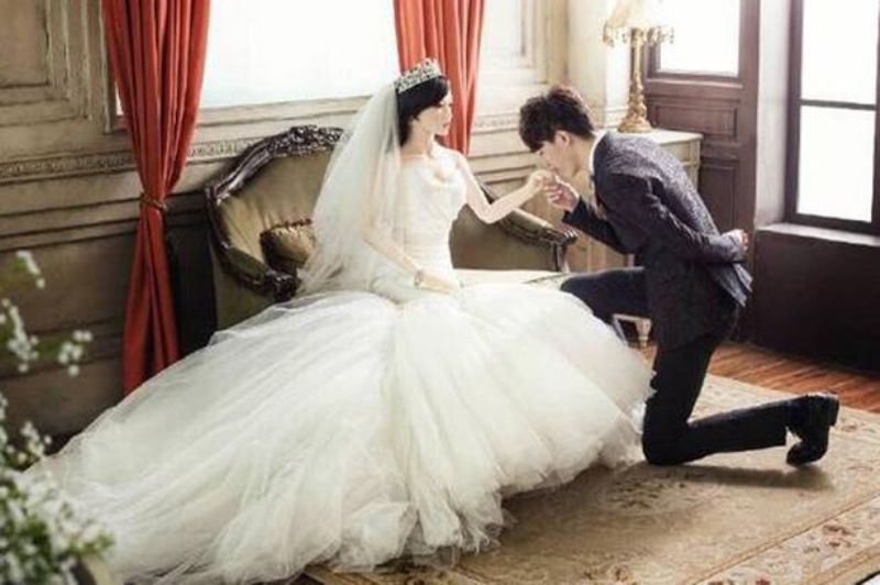 Καρκινοπαθής άνδρας παντρεύτηκε μια κούκλα για να μην πληγώσει τα αισθήματα κάποιας γυναίκας (Photos) - Media