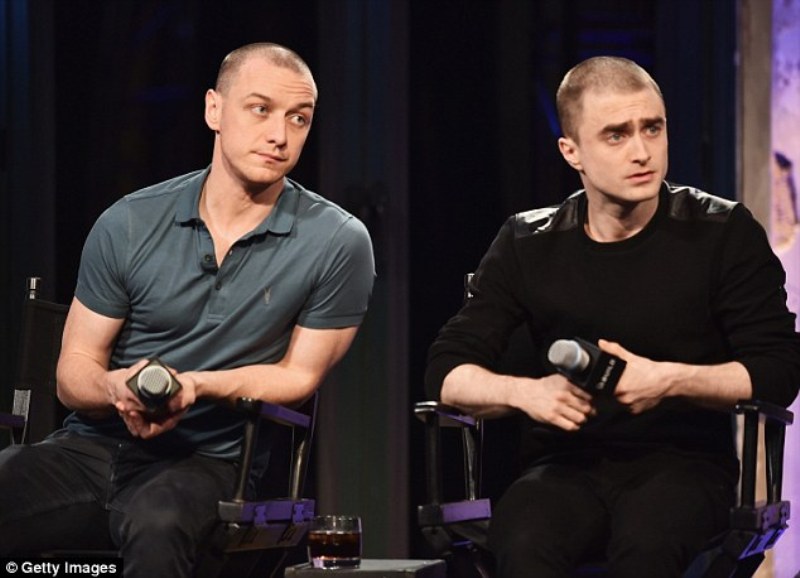 Με… ξυρισμένα κεφάλια ο «Χάρι Πότερ» και ο Τζέιμς Μακαβόι (Photos) - Media