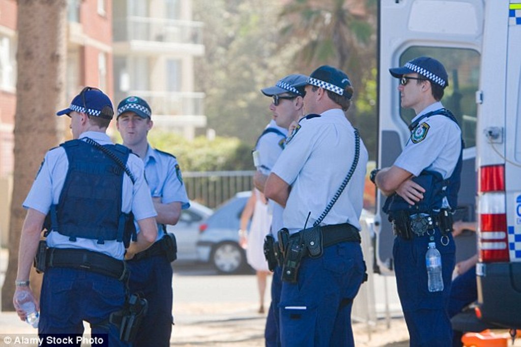 «Θα σε σκοτώσω!» άκουσαν οι αστυνομικοί και νόμιζαν ότι είναι περιστατικό βίας (Photos) - Media