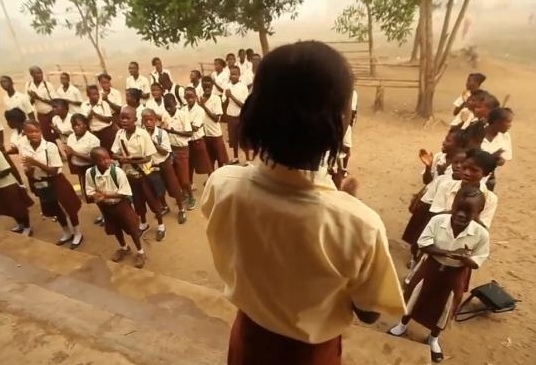 Σιέρα Λεόνε: Εξευτελίζουν μαθήτριες με εξετάσεις εγκυμοσύνης μέσα στα σχολεία - Media